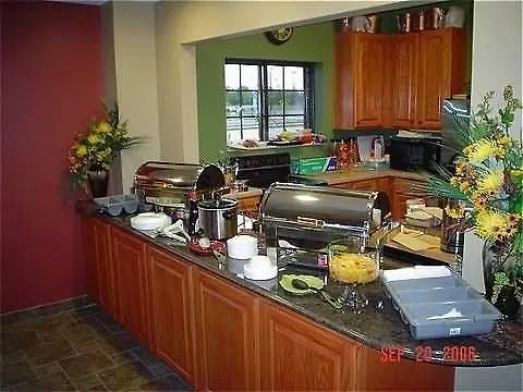 Отель Country Hearth & 3*